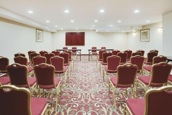 La Quinta Inn by Wyndham Queens (New York City) image 8